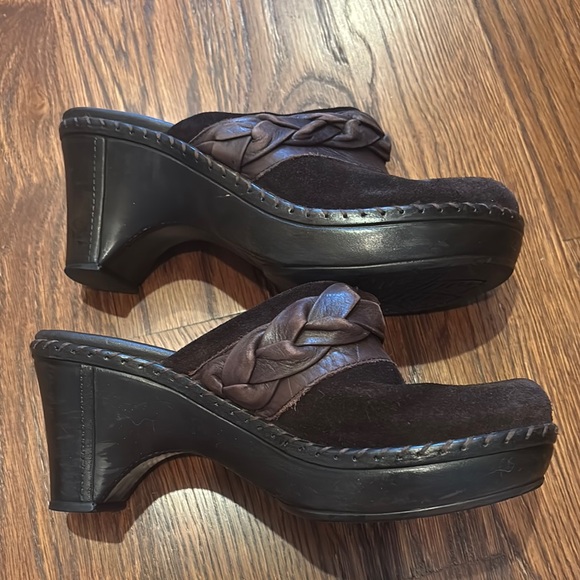 Brown leather and suede clogs - Picture 3 of 9